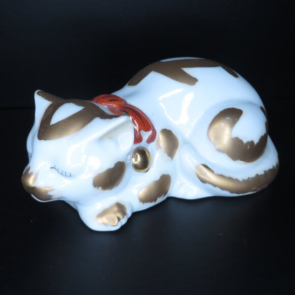 Vintage Kutani Neko, a Japanese Porcelain Sleeping Cat Figurine - Picture 6 of 6